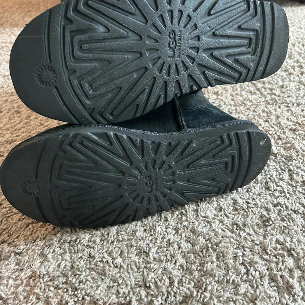Black tall uggs - Picture 2 of 3